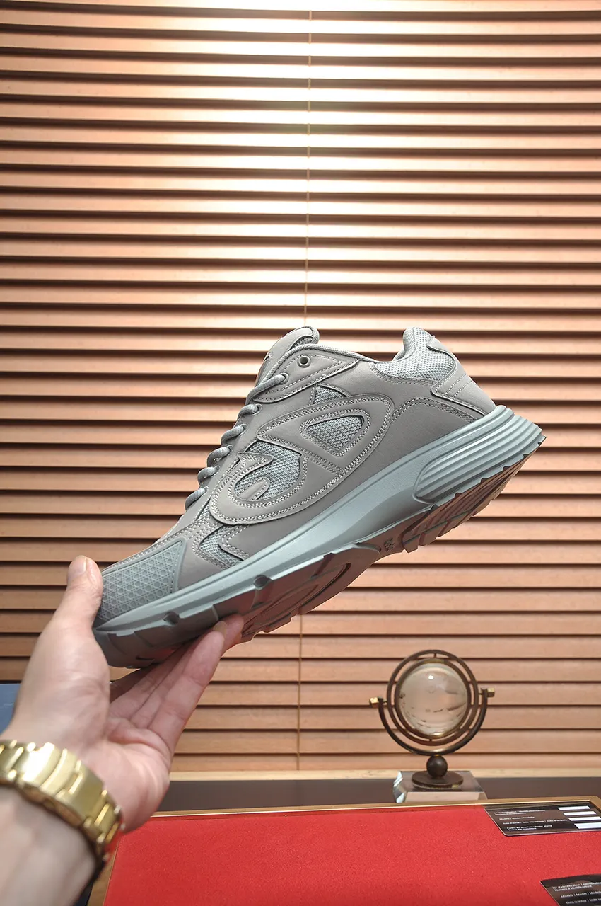 Men's men's shoes 💰: 540💶 (top original order) Brand: Dior (Dior) Standard code: Men's code 38-44 (45 customized) Grade: Same style as the official website Material: Top original cowhide stitched together Original wear-resistant and lightweight outsole Style category: Fashionable casual shoes Distinguished luxury brand elements top luxury Color: Real picture color
